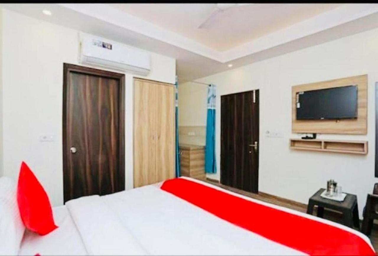 Del Fox Hotel, Delhi Airport 뉴델리 외부 사진